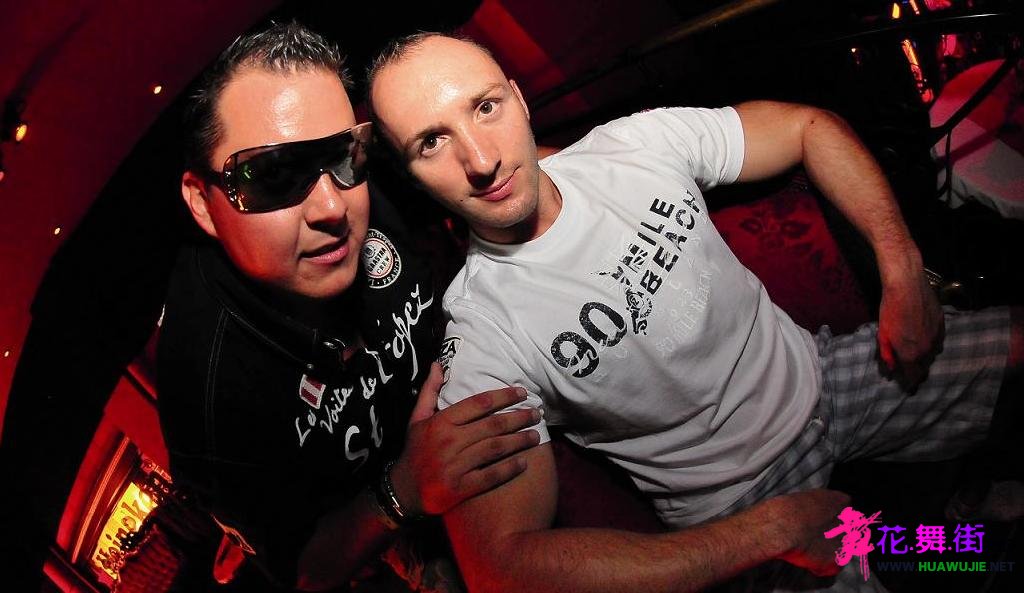 990294159_Rdl1aFZE_DJ_MNS_vs._E-MaxX_28BEC6C6BCBDBAC6AE292.JPG