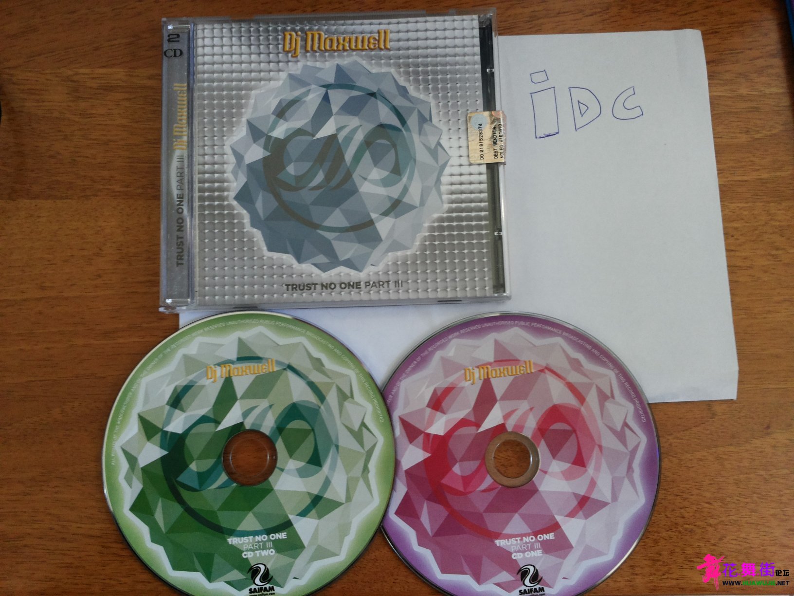 000_dj_maxwell_-_trust_no_one__part_iii-2cd-2015-idc(1).jpg